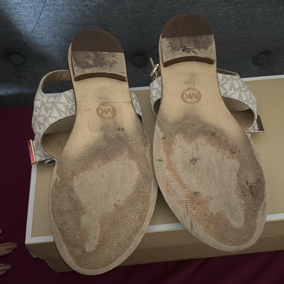 Michael Kors Bow Thong Sandals - Picture 3 of 3